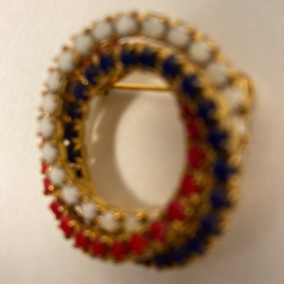 Vintage BROOCH red white and blue 
rhinestone gold Eternity stacked wreath PIN - Picture 11 of 15